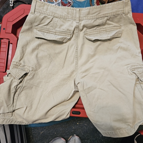 PRELOVED MENS SIZE 32 CARGO SHORTS BRAND URBAN PIPELINE - Picture 2 of 3